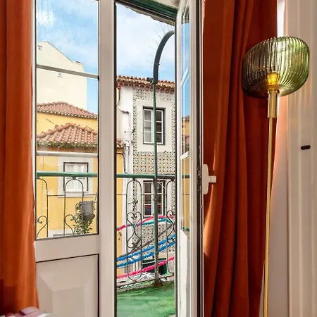 Romantic Alfama Balcony - 10 Minutes From Terreiro Do Paco Appartamento Lisbona